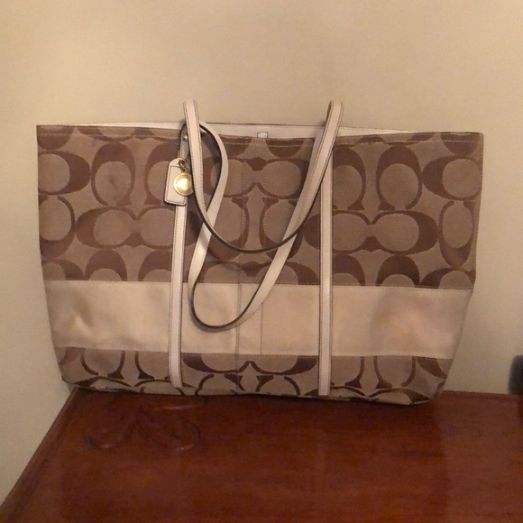 Coach Handbags - Coach Tote